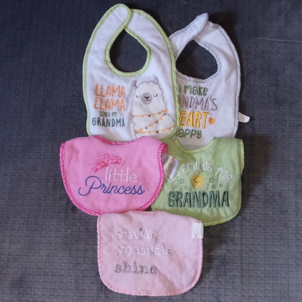😍SALE!😍 Bundle baby girls bibs